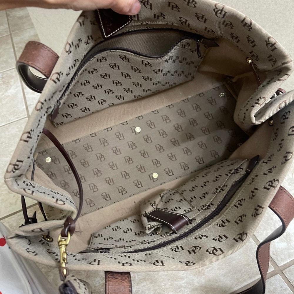 Dooney Bourke Vintage Anniversary Signature  Leather Tote & purse bag and pouch - Picture 7 of 13